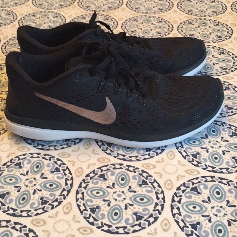 Women’s Nike Flex 2017 Run (black & rose gold)